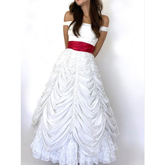 Vintage White Layered Ball Gown Wedding Dress - Picture 9 of 17